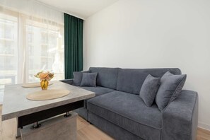 TV, offices - B Filarskiego 7  Modern Apartment  Parking (Gdańsk)