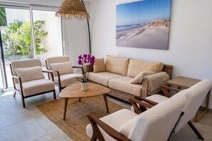 TV, books - Le Clos de la Grange air-conditioned renovated building near beaches (Breuillet)