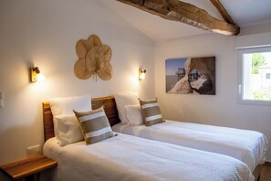 3 bedrooms, desk, iron/ironing board, free WiFi