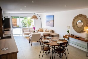 Interior - Le Clos de la Grange air-conditioned renovated building near beaches (Breuillet)