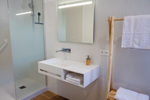 Asciugacapelli, sapone, carta igienica