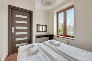 1 bedroom, iron/ironing board, travel cot, WiFi