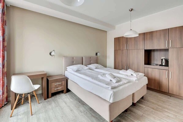 2 bedrooms, iron/ironing board, WiFi, bed sheets