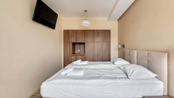 Iron/ironing board, WiFi, bed sheets