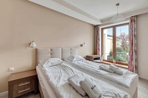 Iron/ironing board, WiFi, bed sheets