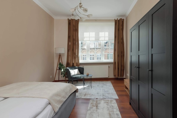 2 bedrooms, desk, iron/ironing board, travel crib