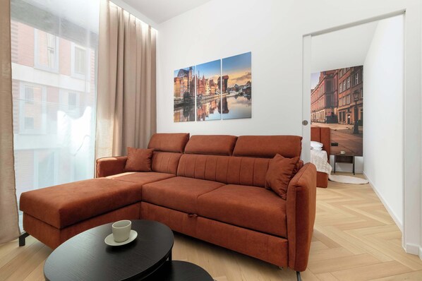 Televisión y oficina 