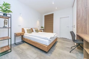 1 chambre, bureau, fer et planche à repasser, Wi-Fi