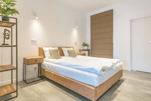 1 bedroom, desk, iron/ironing board, WiFi
