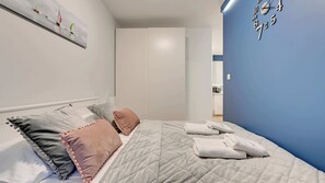 Iron/ironing board, WiFi, bed sheets