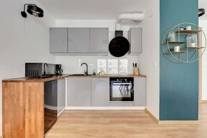 Refrigerador, horno, parrilla de estufa y lavavajillas 