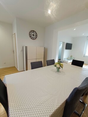 تناول الطعام