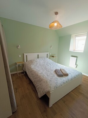 3 عدّة غرف نوم وواي فاي وملاءات أسرّة