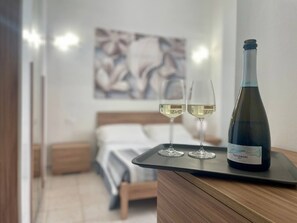 Champagne service - Onlyrooms V - Central & Train Station (Cagliari)