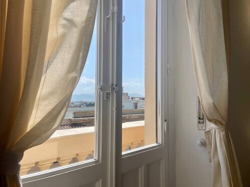 Onlyrooms V - Central & Train Station