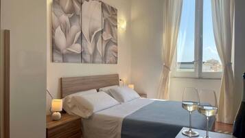 Chambre Double Deluxe, vue partielle sur la mer