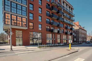 Exterior - Modern Apartment | Balcony | Granary Island (Gdańsk)