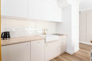 Fridge, microwave, stovetop, dishwasher - Modern Apartment | Balcony | Granary Island (Gdańsk)