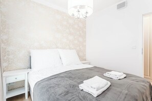 1 bedroom, iron/ironing board, travel cot, WiFi - Modern Apartment | Balcony | Granary Island (Gdańsk)