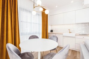 Dining - Modern Apartment | Balcony | Granary Island (Gdańsk)
