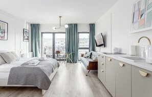 Iron/ironing board, travel crib, WiFi, bed sheets