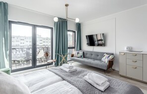 Iron/ironing board, travel crib, WiFi, bed sheets