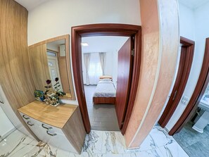 2 slaapkamers, een strijkplank/strijkijzer, wifi, beddengoed