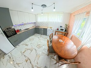 Mikroaaltouuni, uuni, liesi, astianpesukone