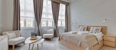1 habitación, tabla de planchar con plancha, wifi y ropa de cama