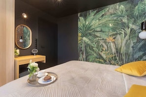 2 bedrooms, desk, iron/ironing board, travel crib