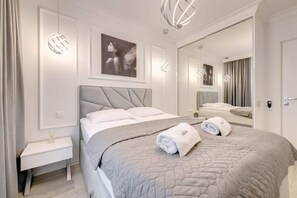 1 bedroom, iron/ironing board, travel cot, WiFi - Hallera 232 | Glamour Apartment | Air Conditioning (Gdańsk)