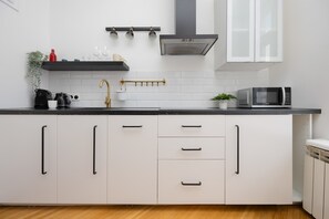 冰箱、微波炉、炉灶、洗碗机