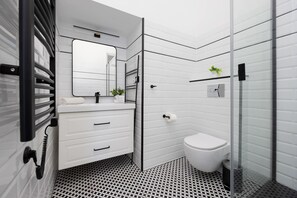 Shower, hair dryer, towels, shampoo