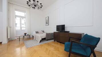 Iron/ironing board, WiFi, bed sheets