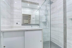 Shower, hair dryer, towels, shampoo