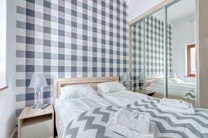 1 habitación, tabla de planchar con plancha, cuna de viaje y wifi 