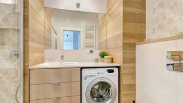 Shower, hair dryer, towels