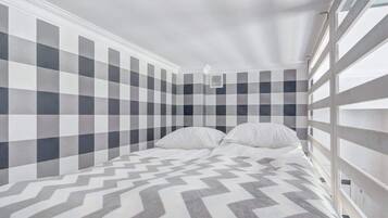Bügeleisen/Bügelbrett, Reisekinderbett, WLAN, Bettwäsche