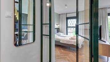 2 bedrooms, iron/ironing board, WiFi, bed sheets