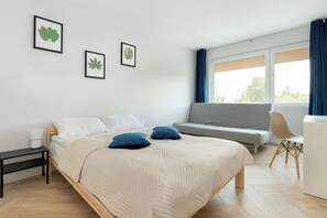 2 habitaciones, escritorio, tabla de planchar con plancha y wifi 