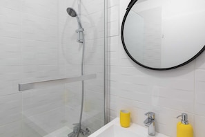 Apartemen | Kamar mandi | Pengering rambut dan handuk