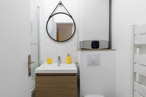 Apartment | Bathroom