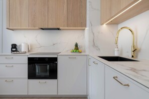 Fridge, microwave, oven, stovetop - Letnicka 10 | Gdańsk | Spacious Apartment | Gym (Gdańsk)