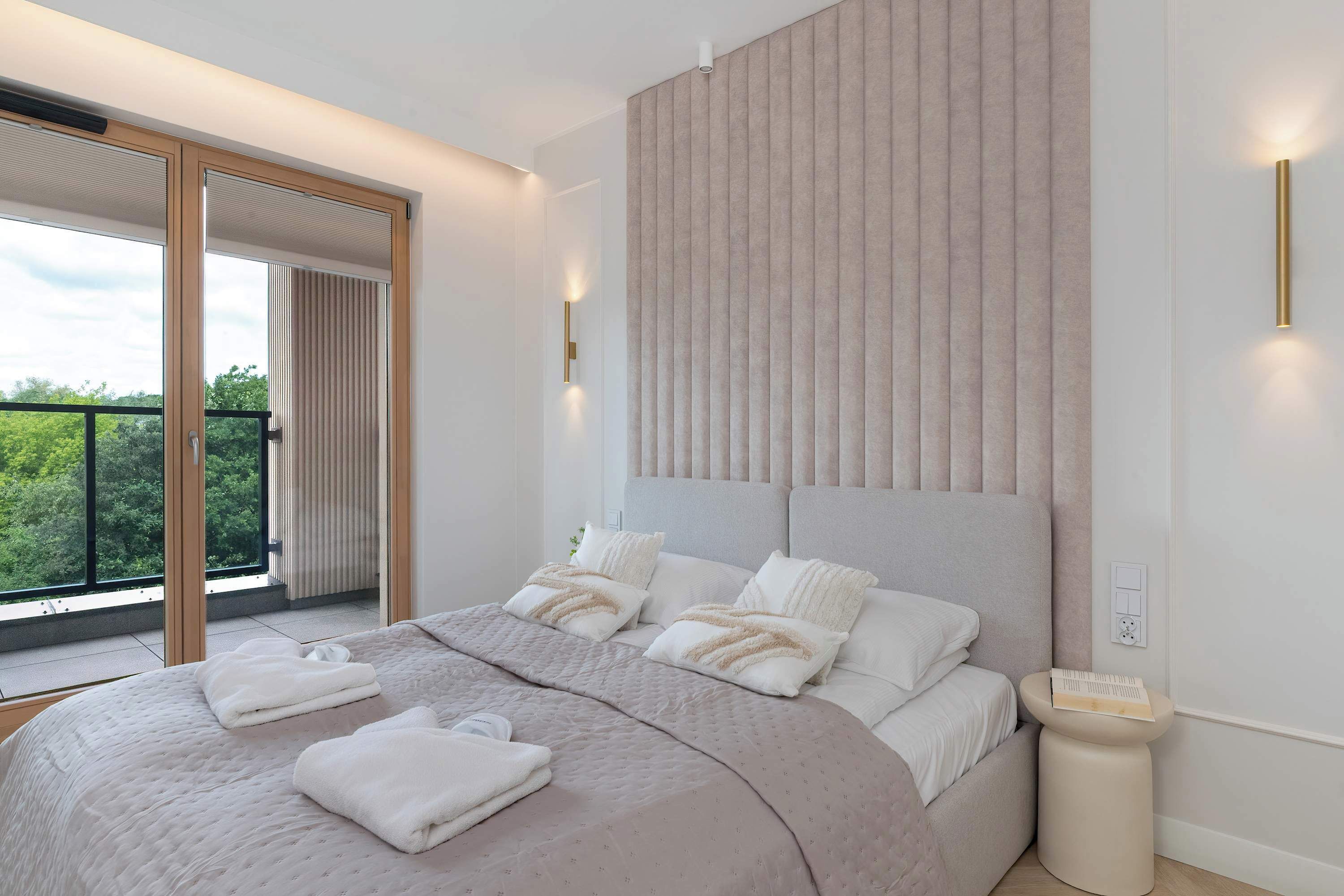 2 habitaciones, escritorio, tabla de planchar con plancha y wifi 