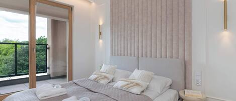 2 bedrooms, desk, iron/ironing board, WiFi