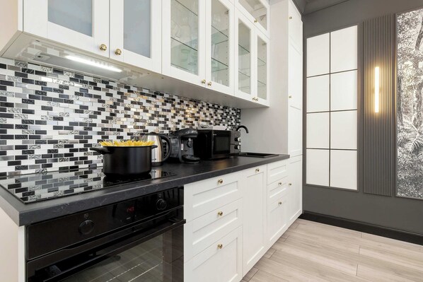 Fridge, microwave, oven, stovetop