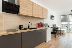 Fridge, microwave, stovetop, coffee/tea maker