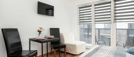 Iron/ironing board, travel crib, WiFi, bed sheets