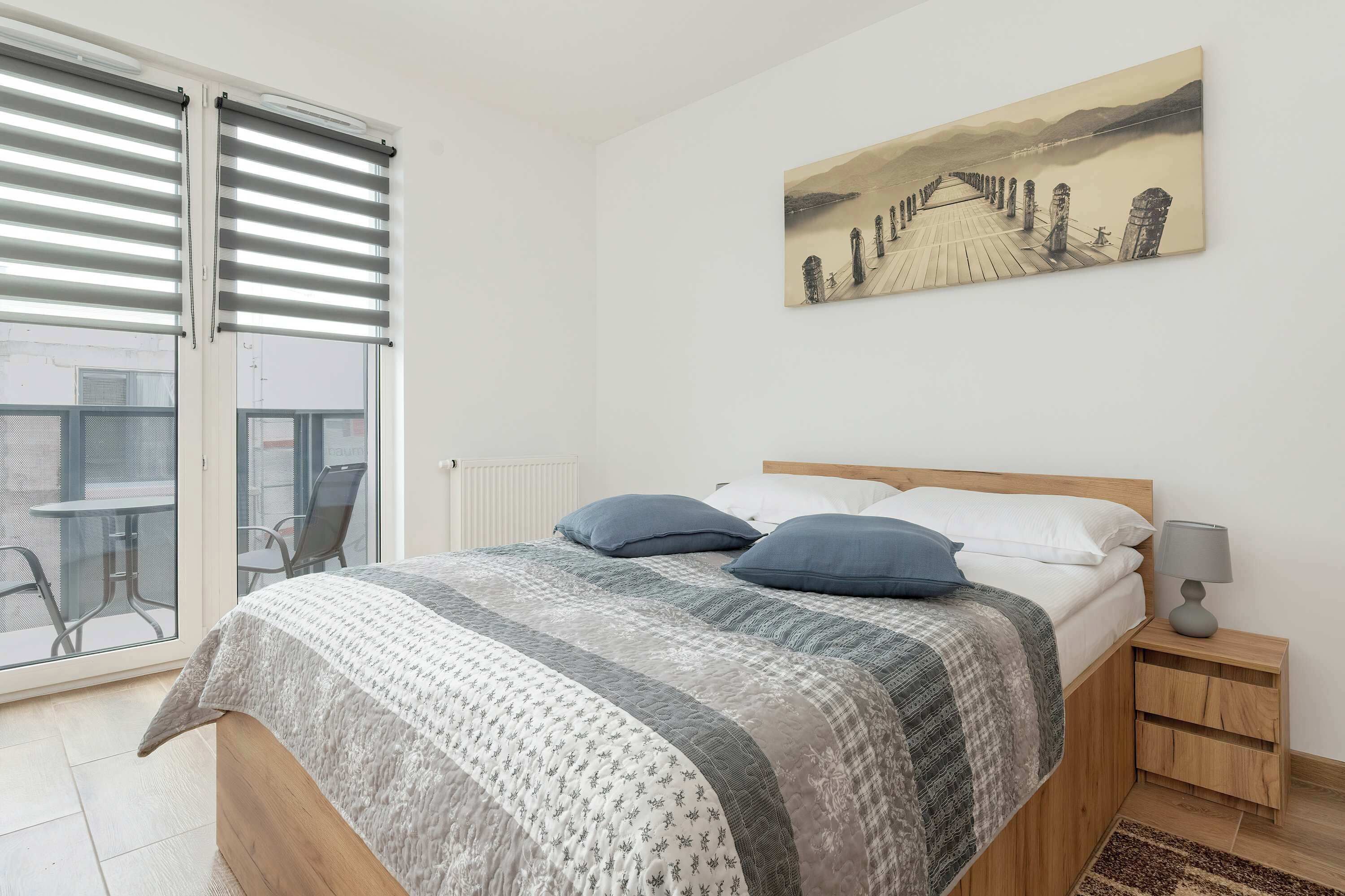 Fer et planche à repasser, lit de bébé portatif, Wi-Fi, literie fournie