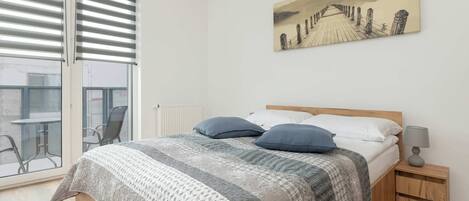 Fer et planche à repasser, lit de bébé portatif, Wi-Fi, literie fournie